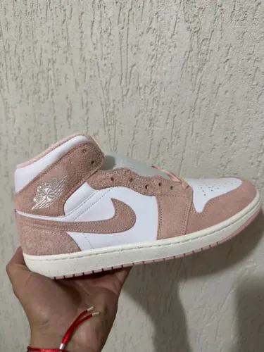 Air Jordan 1 Mid SE 'Arctic Pink