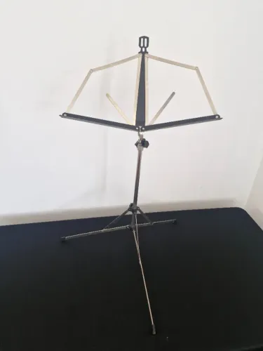 Estante Pedestal para Partitura Dobrável e Articulada