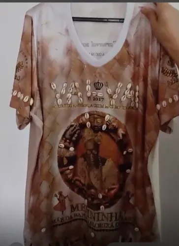 BLUSAS COM BÚZIOS 