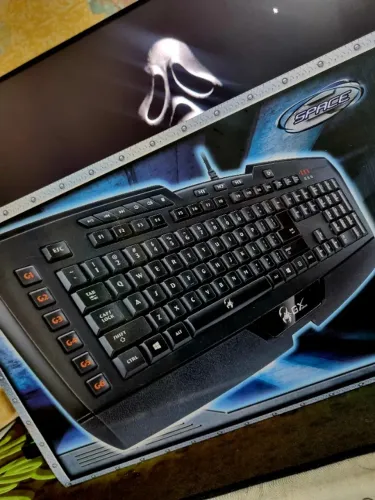 Teclado Gamer Imperator I com teclas macro programáveis  