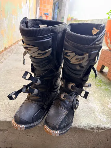 Equipamentos para trilha e motocross
