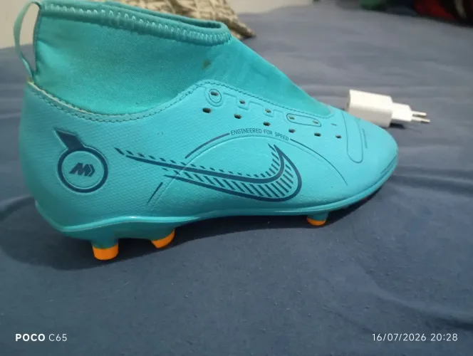 Vendo chuteira Nike Semi-novo número 34-35