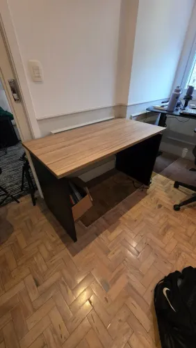 Mesa para escritório em ótimo estado de conservação