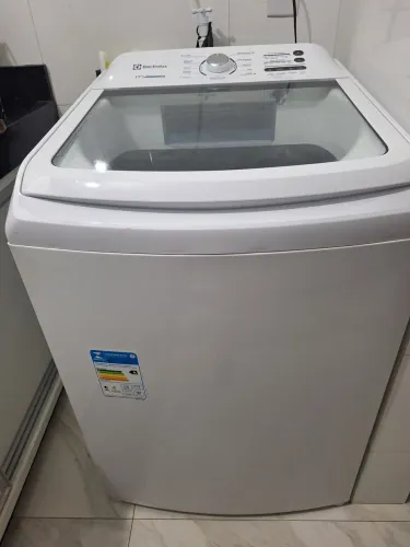 Máquina de lavar  Electrolux Essential Care LED17