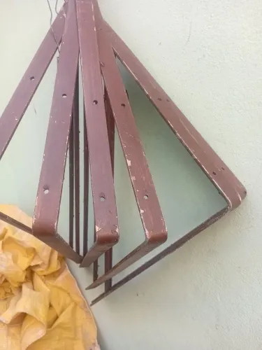 Cantoneiras reforçadas nunca usadas em latão 54x45cm