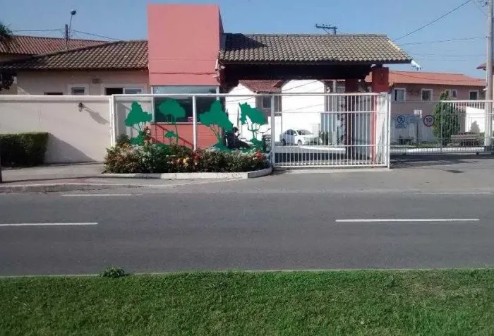 Casa de Condomínio com 3 quartos para alugar em Serra