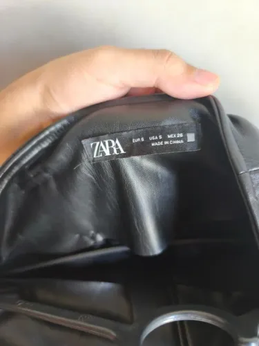Saia Zara Couro Preta Biker P/S ? Cintura Alta com Zíper