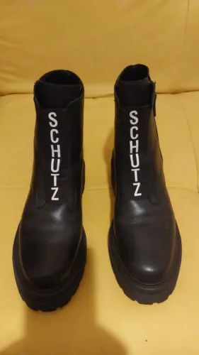 Bota SCHUTZ coturno cano médio