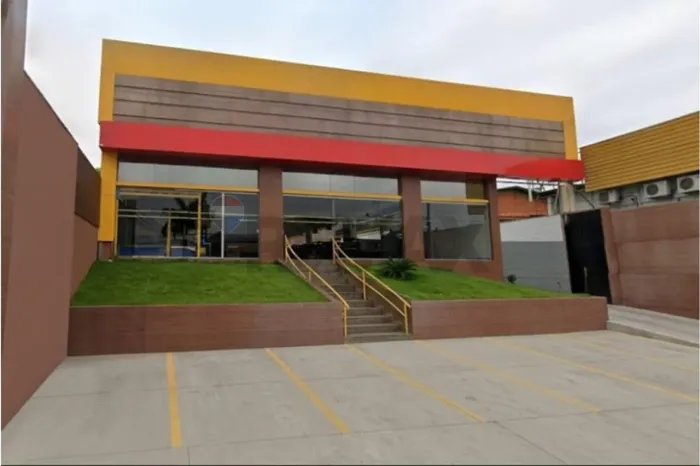 Alugo Salão comercial na Itavuvu com 750m² de área construída com área total 1000m², 18 va