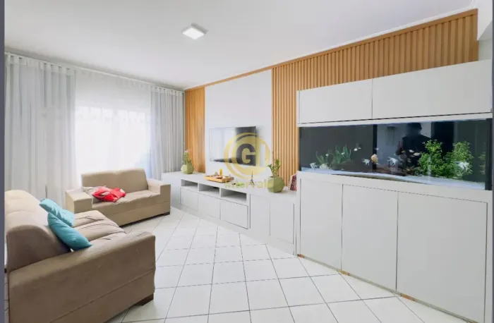 Casa à venda em Jacareí-SP, Parque Santo Antônio: 3 quartos, 1 suíte, 3 banheiros, 4 vagas
