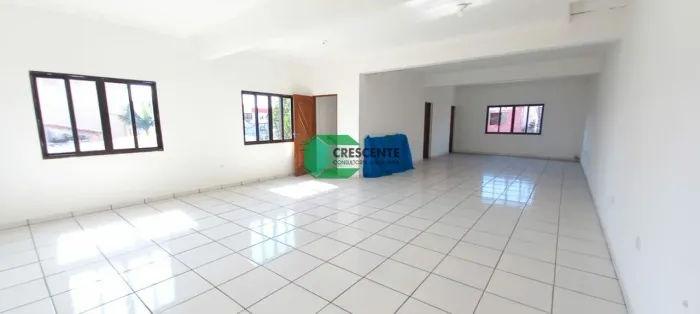Sala comercial com ótima distribuição, próximo ao Assai Piraporinha