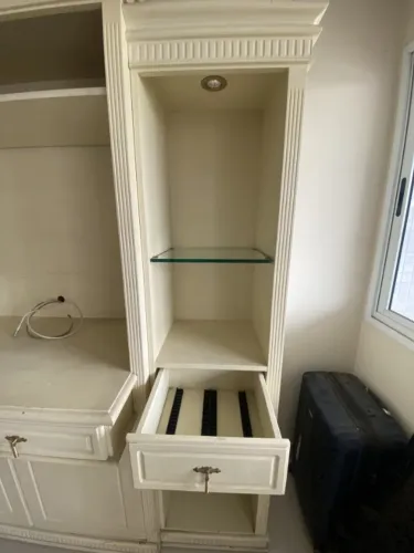 Armário de sala / estante com painel p/ TV | 100% madeira