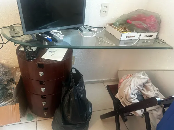 Escrivaninha de vidro