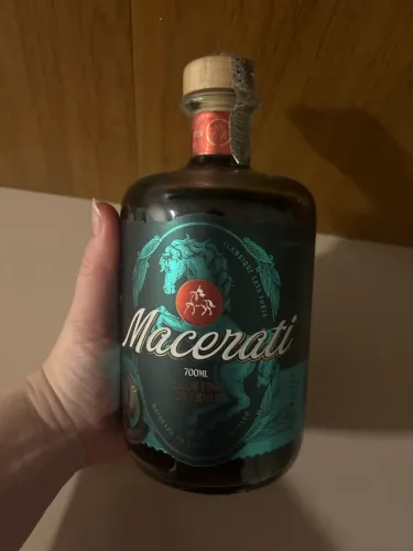 Macerati bebida lacrada
