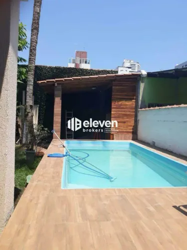 Casa com Piscina à Venda no Jardim Las Palmas no Guarujá com 3 Quartos (1 Suíte) e Quintal