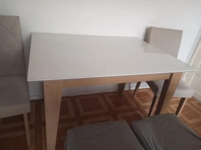 Salva de jantar com 4 cadeiras