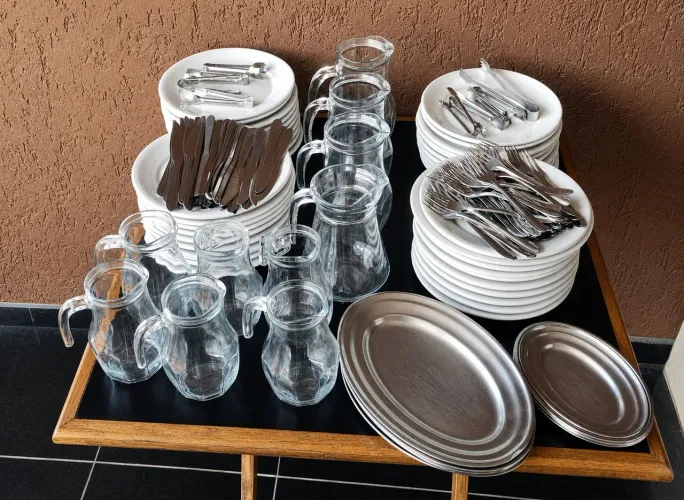 Lote Utensílios Cozinha/Eventos - Porcelana, Vidro e Alumínio