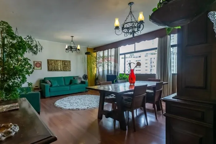Oportunidade única na Rua Teodoro Sampaio: apartamento com 113m², 3 dormitórios e próximo