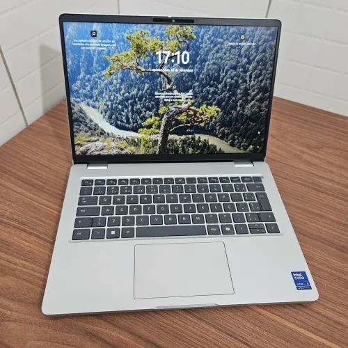 Notebook Dell Pro Intel Ultra 5 235U 16GB DDR5 512GB Tela 14 FHD Plus + Biometria