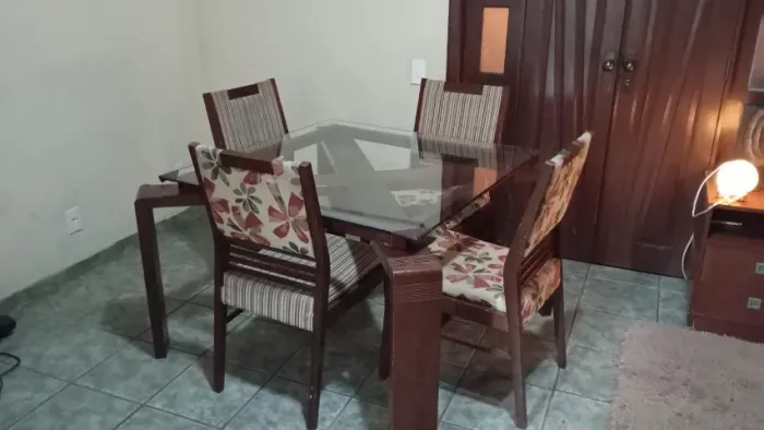 mesa de jantar + 4 cadeiras