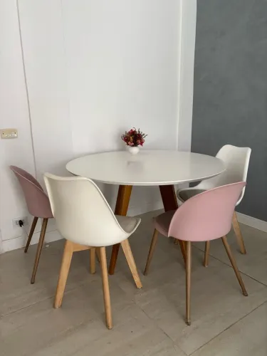 Mesa redonda 120cm com 4 cadeiras