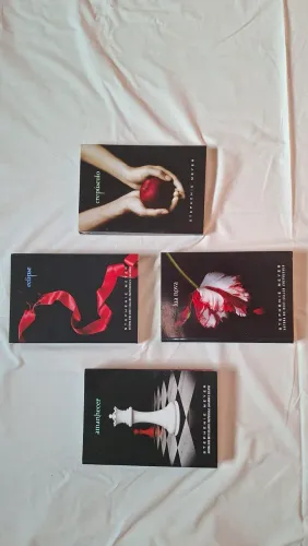 Coleção completa da Saga Crepúsculo - 4 livros Stephenie Meyer<br><br>Preço s