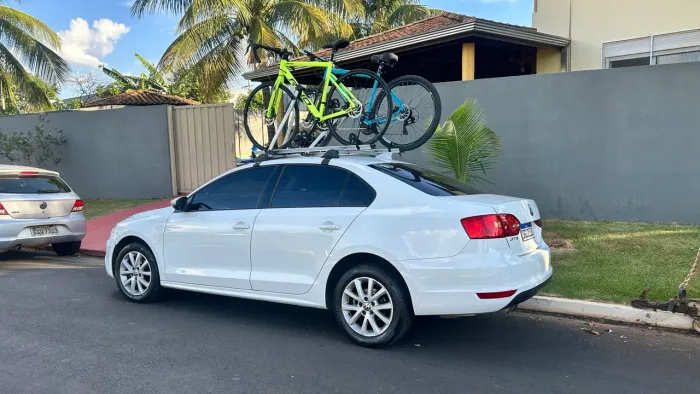 Rack de teto Jetta com dois suportes para bicicleta 