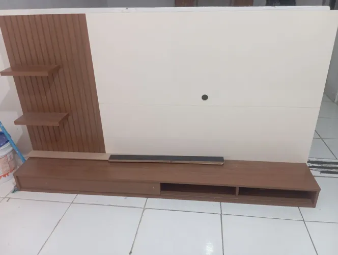 Painel para TV até 55" com ripado e rack suspenso - Excelente estado