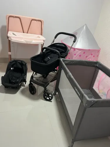VENDO CARRINHO MOISÉS + BB CONFORTO + CHIQUEIRINHO + BANHEIRA COM SUPORTE E TROCADOR 
