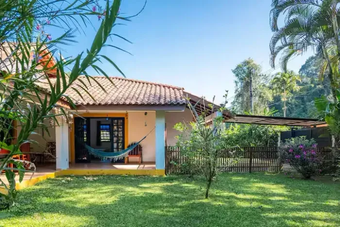 Casa Ampla a 3 Min andando da Praia do Prumirim  Ubatuba, em Meio à Natureza