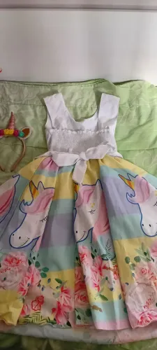 Vendo vestido unicórnio veste criança de 8 a10 anos