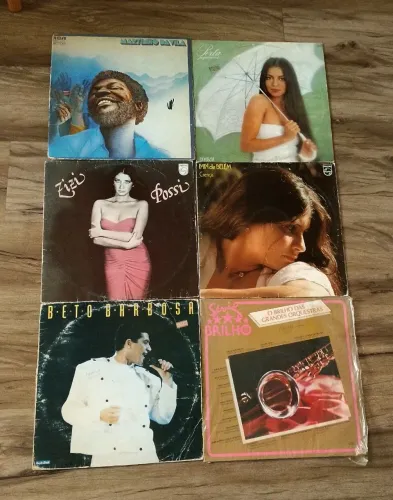 Lote com seis [06] discos de vinil 