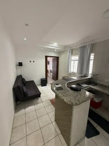 Apartamento com sacada e vista para o mar a 100m da praia