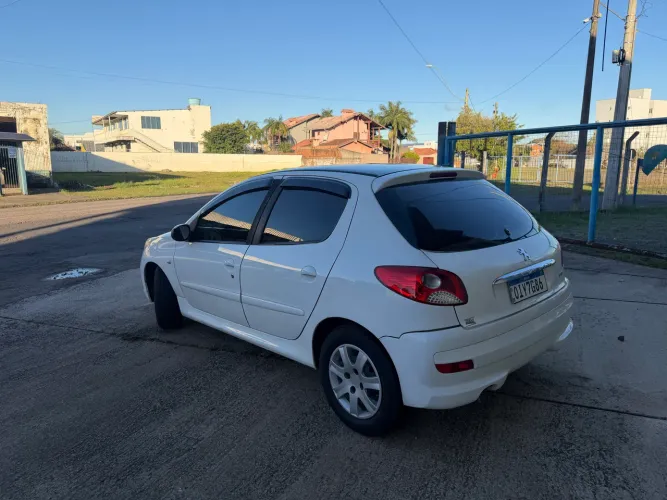 Peugeot 207 XR 1.4 Flex 8V 5P 2013