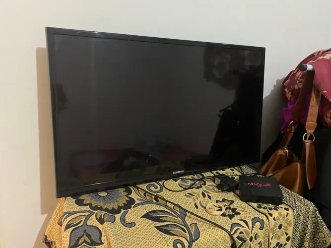 Vende-se televisão