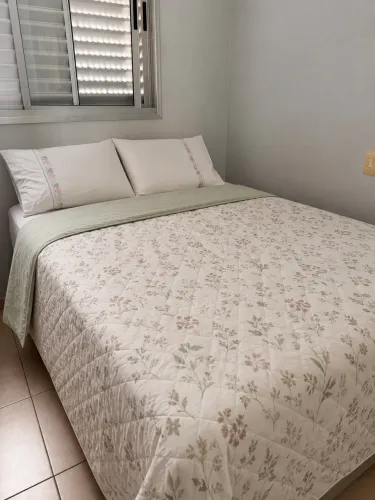 Cama box mais colchão Simmons 