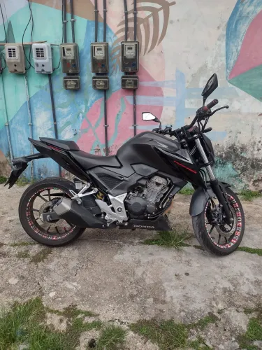 CB300f Twister 2024 Preta
