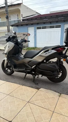Moto XMAX Connect