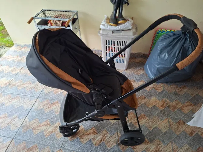 Carrinho de bebê + bebê conforto Galzerano