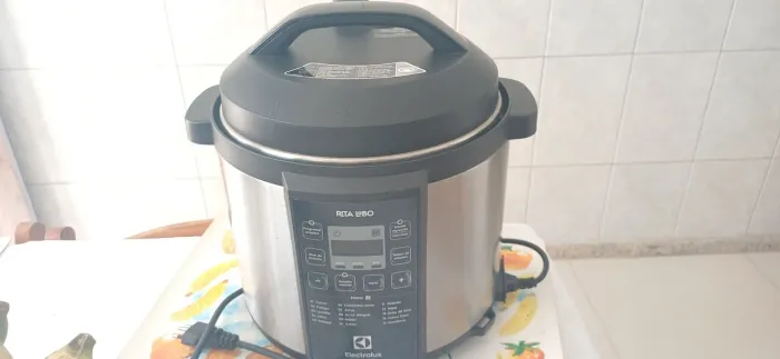 Panela de pressão elétrica