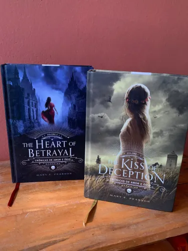 The Kiss of Deception e The Heart of Betrayal