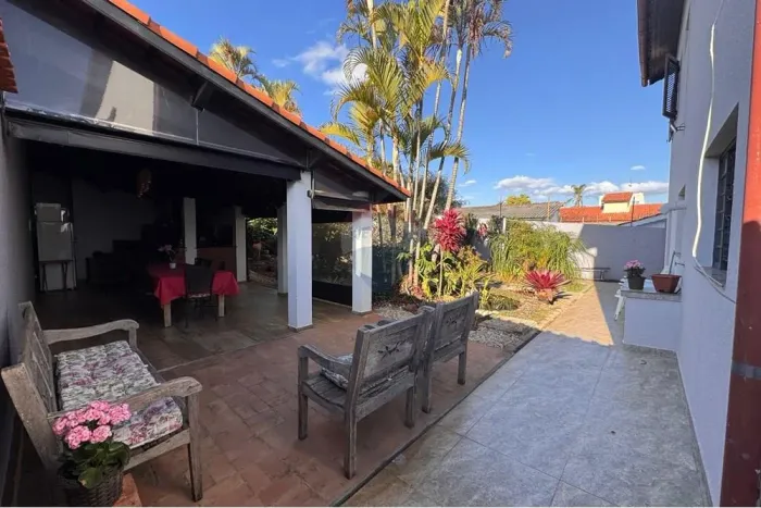 Casa à Venda na Zona Sul de Bragança Pta - SP - 3 quartos (1 suite) e piscina