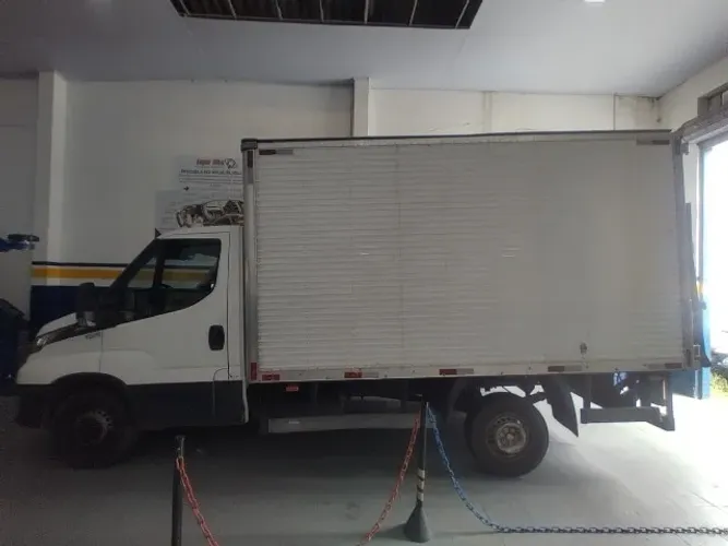Vendo Bau para IVECO com plataforma hidráulica