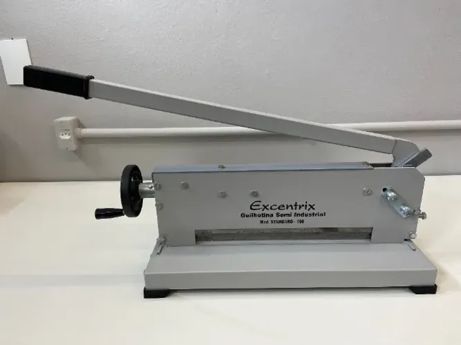 Guilhotina Semi Industrial Excentrix Modelo Standard 150 - 34cm de boca