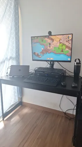 Mesa de escritório preta