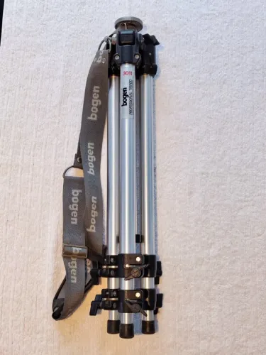 Tripé Bogen Manfrotto 3011 ( similar ao 055x )