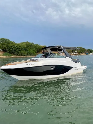 Lancha V300 semi-nova