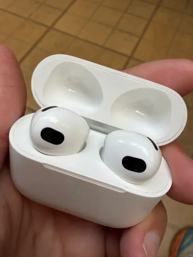 AirPods 3