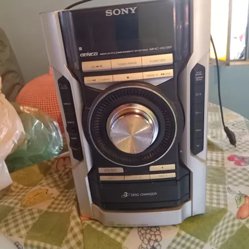 Som SONY..COM CD..FITA E FM ..USADO COM PROBLEMAS NA SAIDA DO SOM