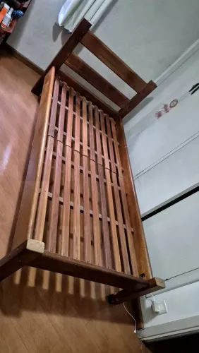 Cama de solteiro de madeira maciça 